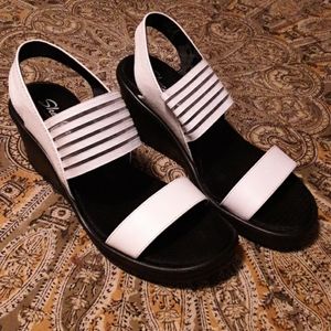 SKETCHERS black and white memory foam sandals